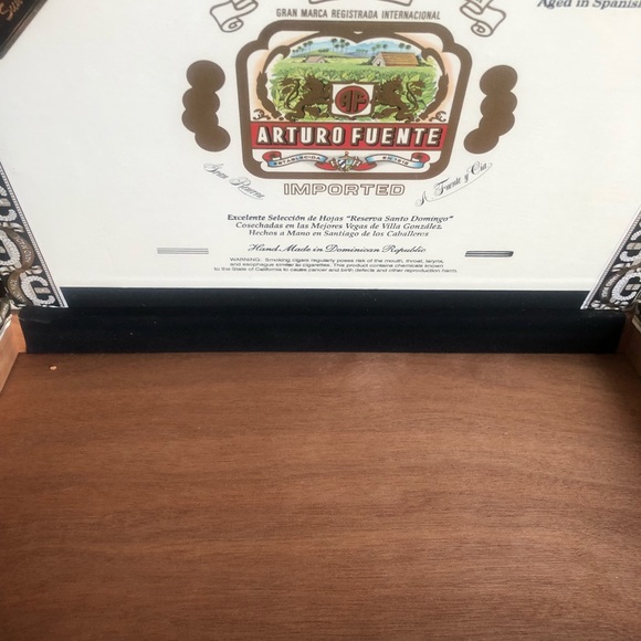 “Wanted” woman painted onto Arturo Fuente cigar box by hand. - Picture 2 of 10